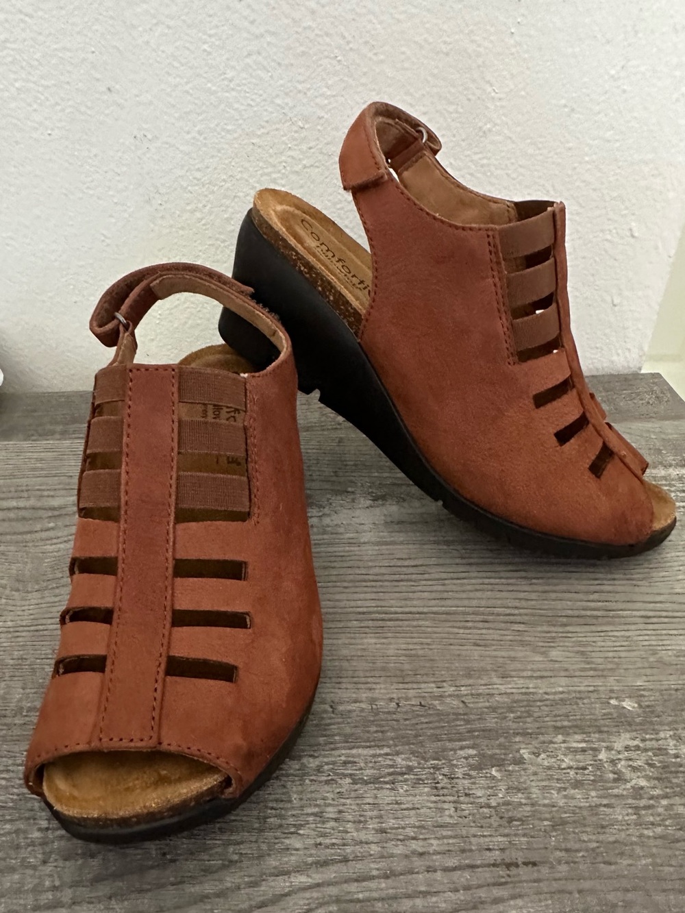 Alana  Comfortiva Women's Rust Brown Wedge Sandals Size 6